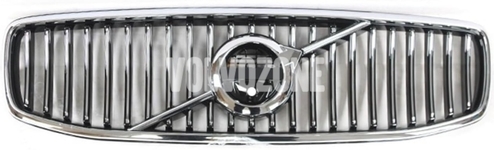 GRILLE Volvo 32365387 (-2020) // Inscription // with hole for parking camera